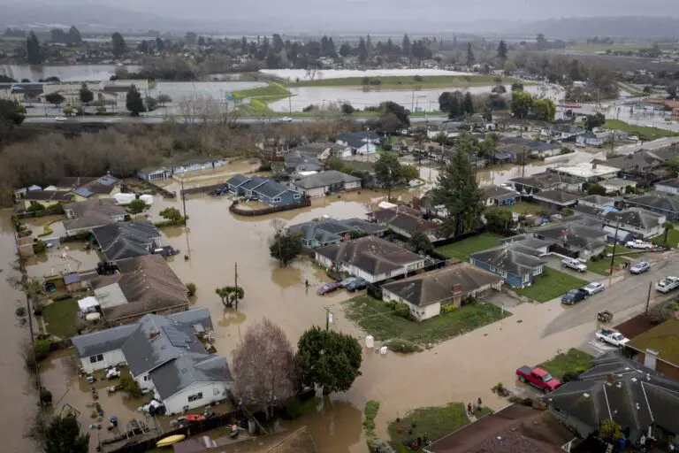 The cyclone storm caused more damage in California and flooded roads. There was darkness in 2.5 million homes