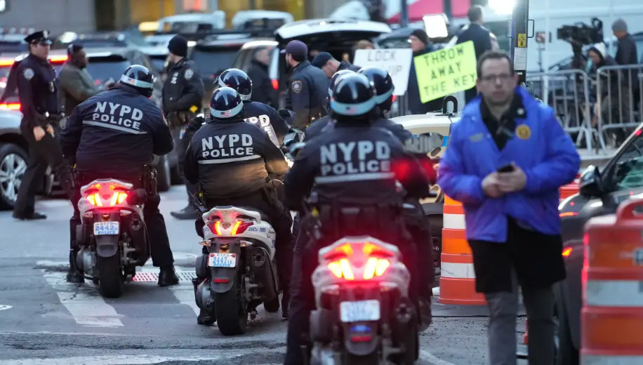Donald Trump will surrender himself, police block roads at various places in New York